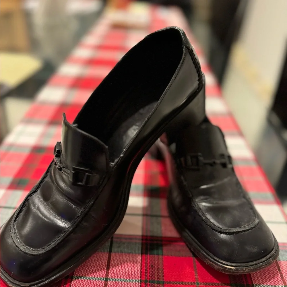 Authentic Leather Gucci Loafers - Picture 2 of 4